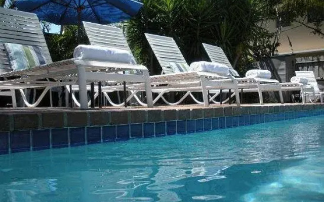 Las Olas Guesthouse @ 15th Avenue