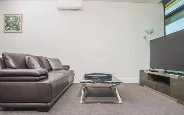2bed1bath High-end APT at Olympic Parkviews+p