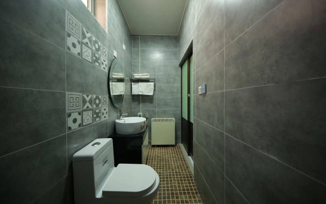 Courtyard View Hotel