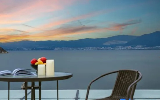 Erhai No.1 | Seaview Azure Skywalk Vacation Boutique Stay (Dali Haidong Town Ideal City) – Outside – Dali