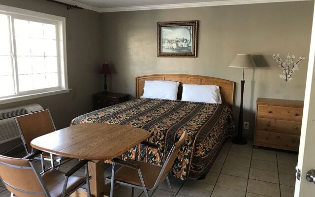 Sunshine Village Motel