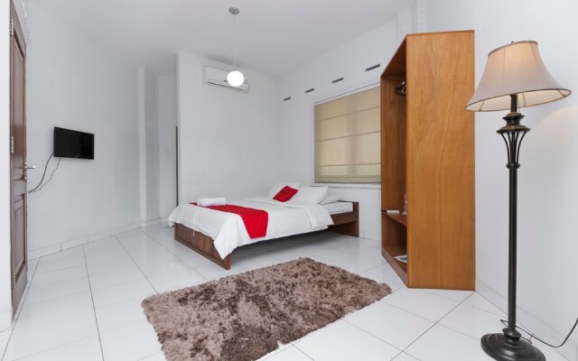 RedDoorz Plus near Dago Pakar