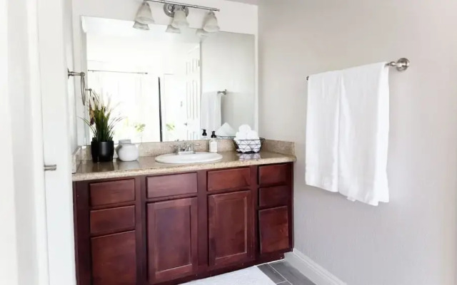 Stylish Old Town 2 Bdrm Ground Floor Condo