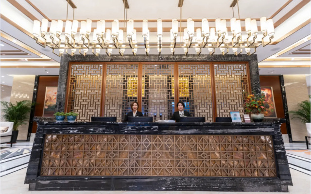 Yun-Ray Hotel