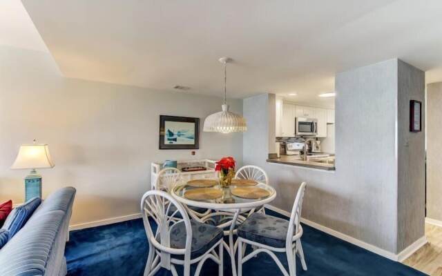 C114-amelia-surf-and-racquet