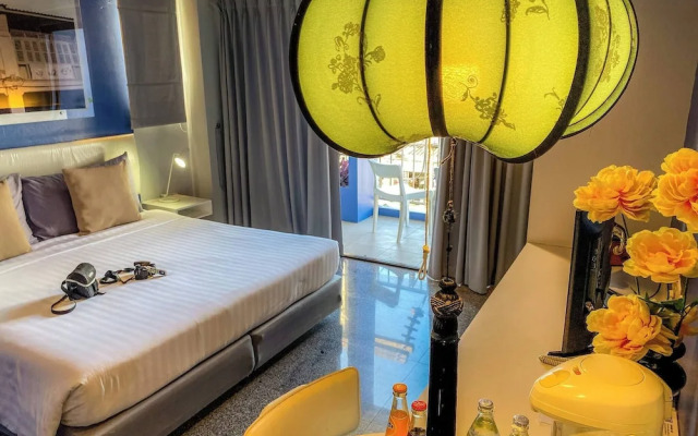 Room-hotel With Balcony in Phukettown