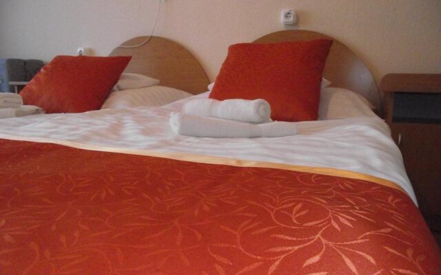 Hotel Harom Hattyu