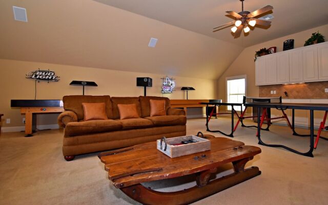 Pet-friendly Oasis in Gated Community!