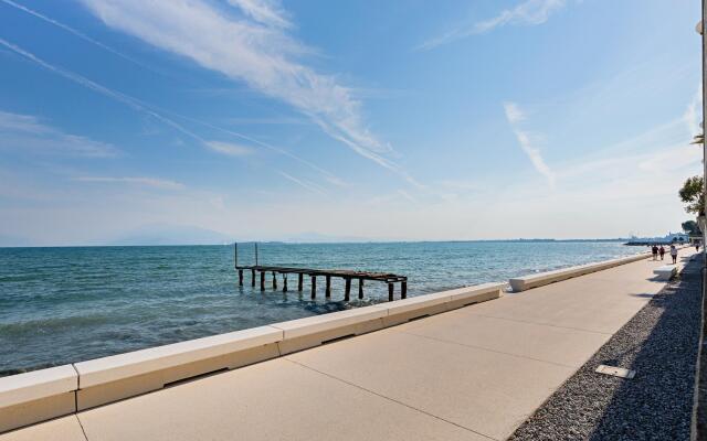Residenza Miralago With Pool - One-bedroom With Terrace