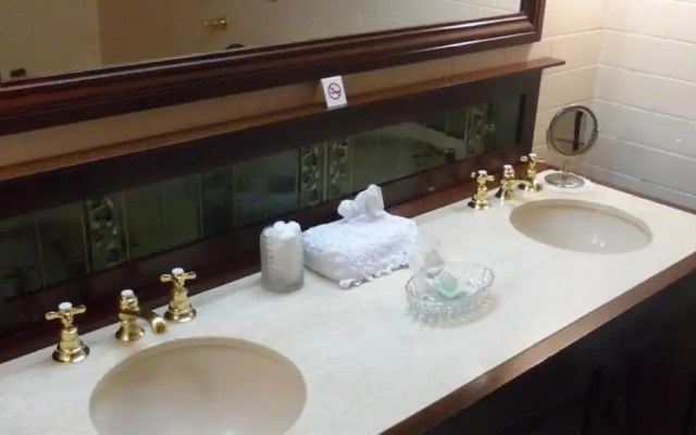 The Clifton & Grittleton Lodge