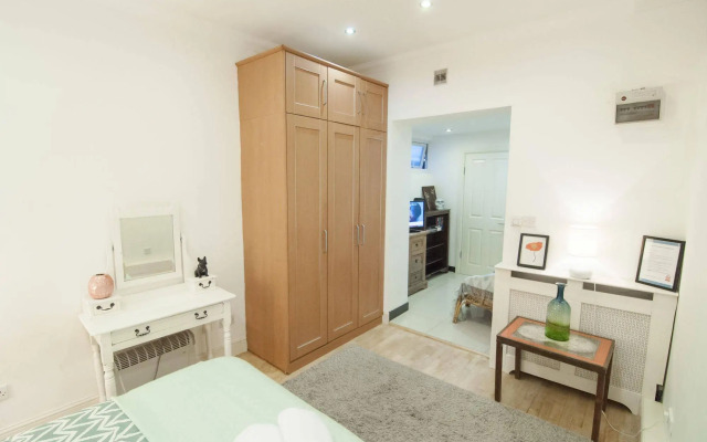 Queen's Club Apartments