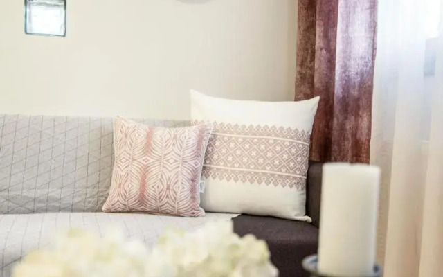 'The Ivory' House Project In Athens