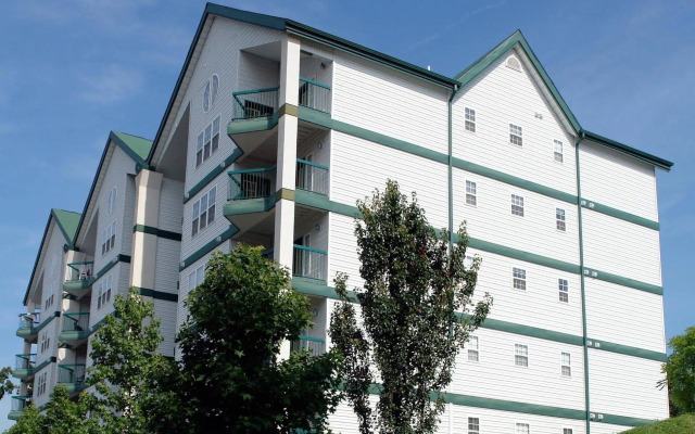 Surrey's Carriage Place Resort