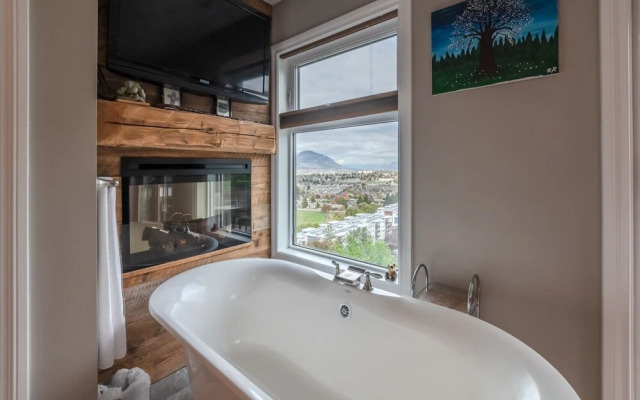 Above The Beach Guest Suites