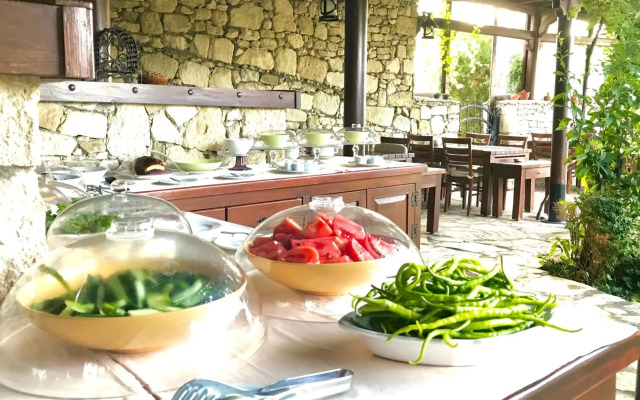 Ada Bacchus Hotel