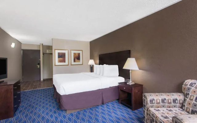 Ramada By Wyndham Whitehall/Allentown