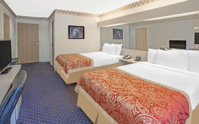 Microtel Inn & Suites by Wyndham Janesville