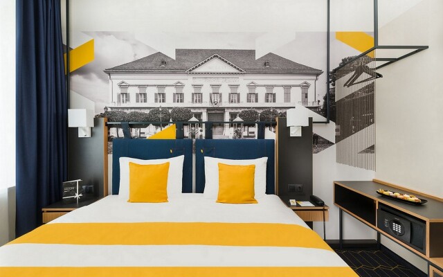 D8 Hotel