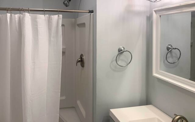 Updated Wilmington Retreat ~ 2 Miles to Uncw!