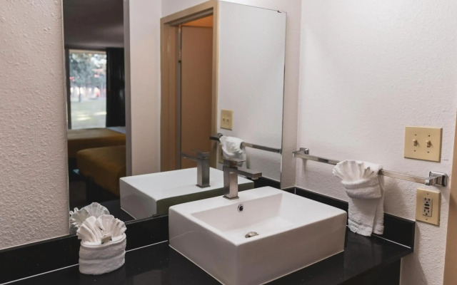 Express Inn & Suites