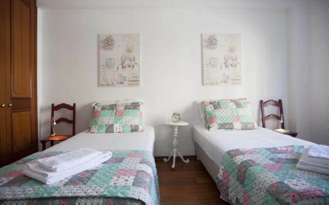 Maresia in Faro With 2 Bedrooms and 1 Bathrooms