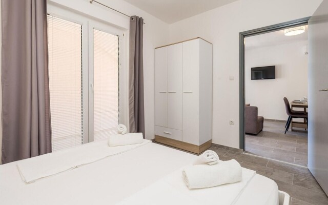 Beautiful Apartment in Lopar With 2 Bedrooms and Wifi