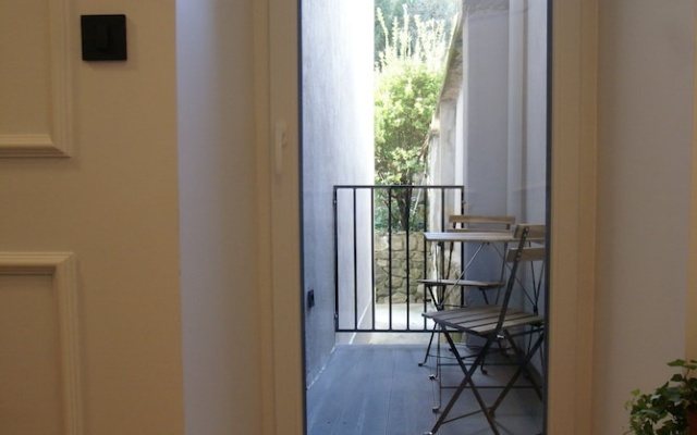 Fingerprint Tree Apartment