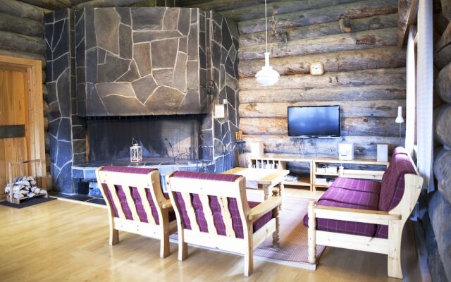 Saarikejo Log Chalet