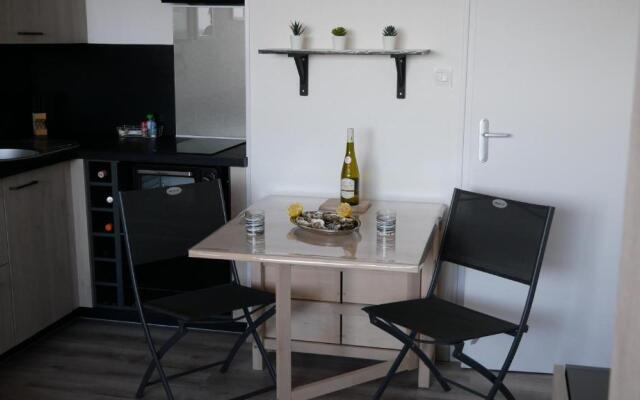 Vue superbe sur l'océan, studio et stationnement