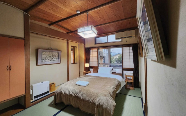 Snow Monkey Lodge - Hostel – Guest Rooms – Yamanouchi