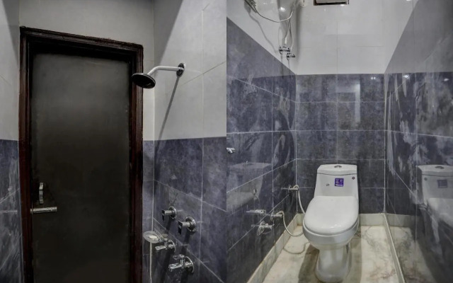 OYO Flagship 80490 Metro Plus