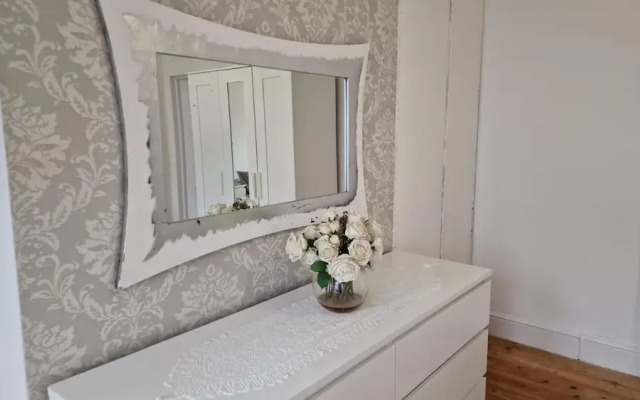 Peaceful Well Equipped Flat Near Central London