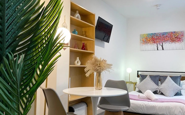 Modern studios Close to Hyde Park