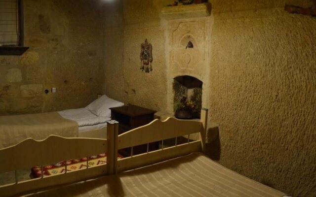 Stay In Peace Cave Hostel
