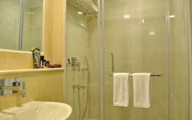 Dynasty Hotel