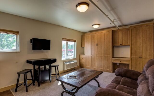 HiWay 40 Grill and Lodge