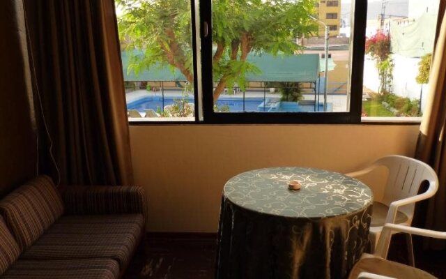 Hotel Holiday Suites