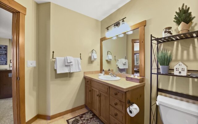 Mountain Thunder Lodge 1213 1 Bedroom Condo by RedAwning