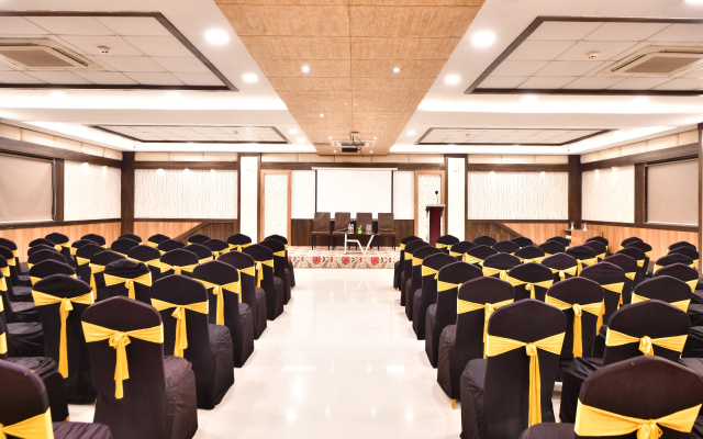 Click Hotel Sagar Plaza Chakan, Pune
