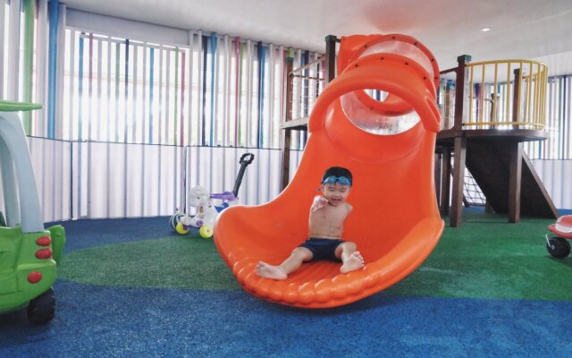 Berry Glee Thematic Hotel