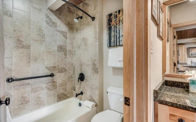 Laurelwood Condominiums Studio Premier Unit 309