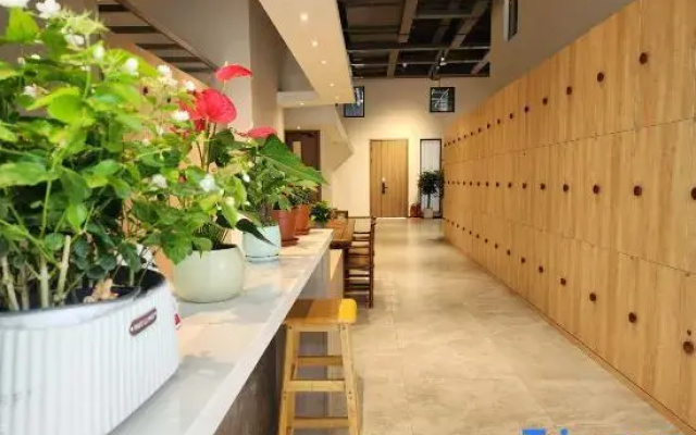TATATA Youth Hostel