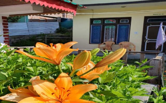 StayApart - Shruti Guest House