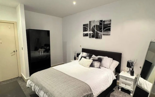 2 Bedrooms - Sleeps 4 - Parking - Petok