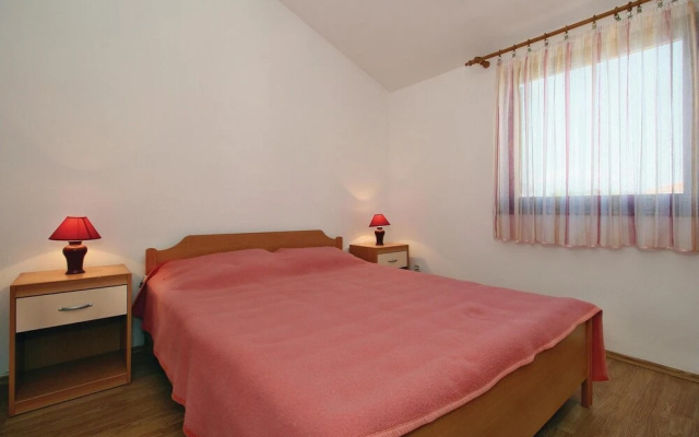 Awesome Home in Porec With Wifi and 2 Bedrooms - Hotel in Porec - Photo 3