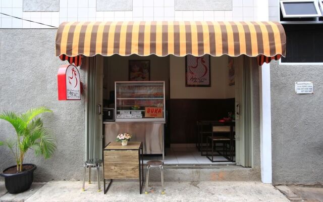 RedDoorz @ Karet Pedurenan 2