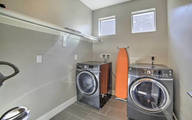 Luxury Moab Vacation Rental w/ Pool Access!
