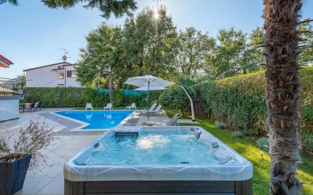 Scenic Villa With Private Garden