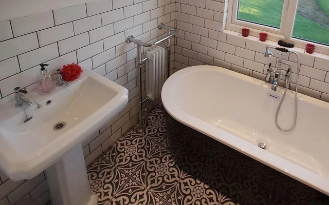 Bluebell House 5 Star Luxury 4 Bdrms and hot tub