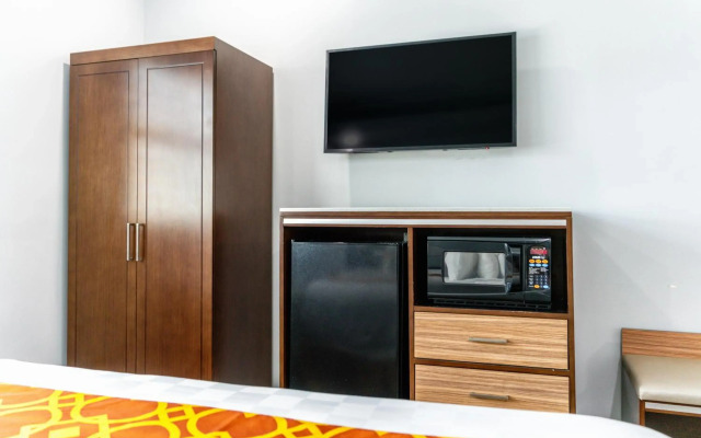 Rodeway Inn & Suites Pasadena